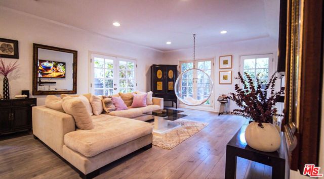 837 Westmount Drive, West Hollywood, CA 90069