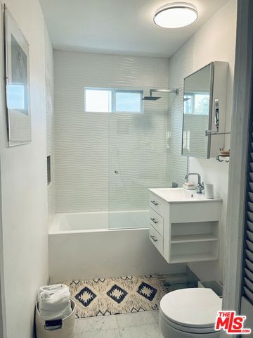 837 Westmount Drive, West Hollywood, CA 90069