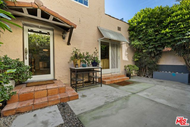 837 Westmount Drive, West Hollywood, CA 90069