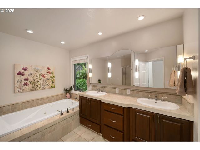 3130 WESTVIEW Ct, Lake Oswego, OR 97034
