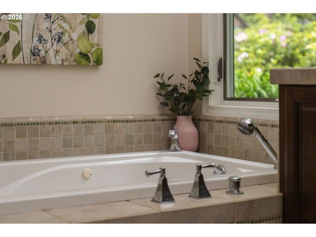 3130 WESTVIEW Ct, Lake Oswego, OR 97034