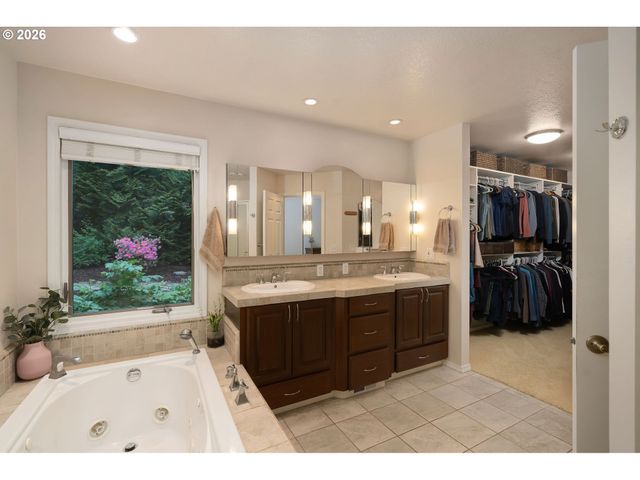 3130 WESTVIEW Ct, Lake Oswego, OR 97034