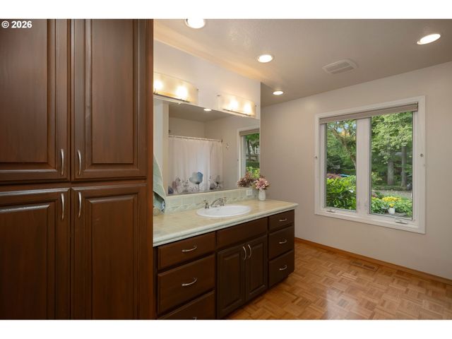 3130 WESTVIEW Ct, Lake Oswego, OR 97034