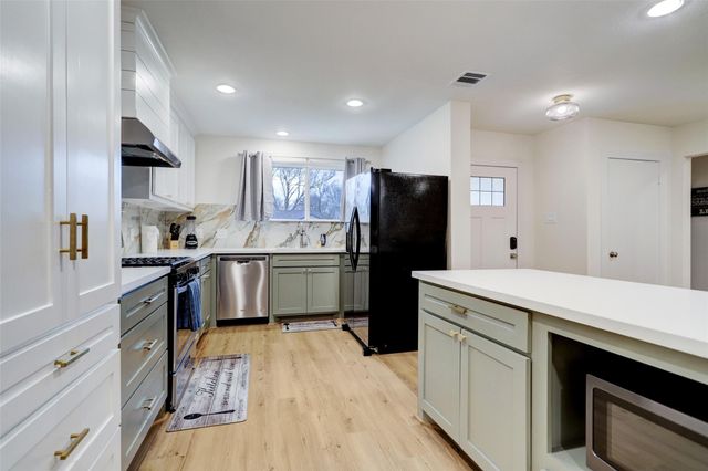 4009 Woodshire Street, Houston, TX 77025