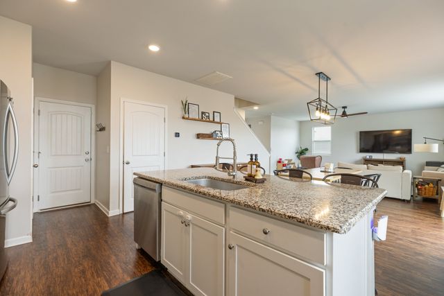 905 Aberdeen Ct, Columbia, TN 38401