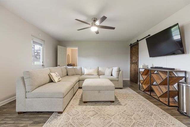 905 Aberdeen Ct, Columbia, TN 38401