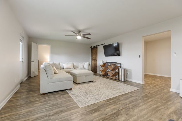 905 Aberdeen Ct, Columbia, TN 38401