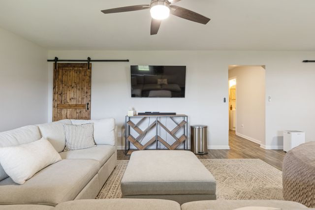 905 Aberdeen Ct, Columbia, TN 38401