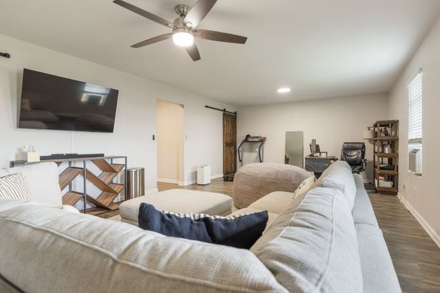 905 Aberdeen Ct, Columbia, TN 38401