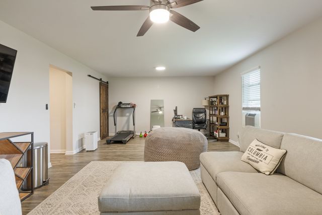 905 Aberdeen Ct, Columbia, TN 38401