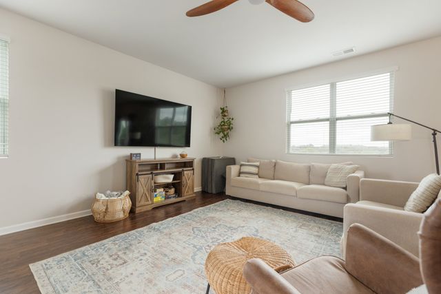 905 Aberdeen Ct, Columbia, TN 38401