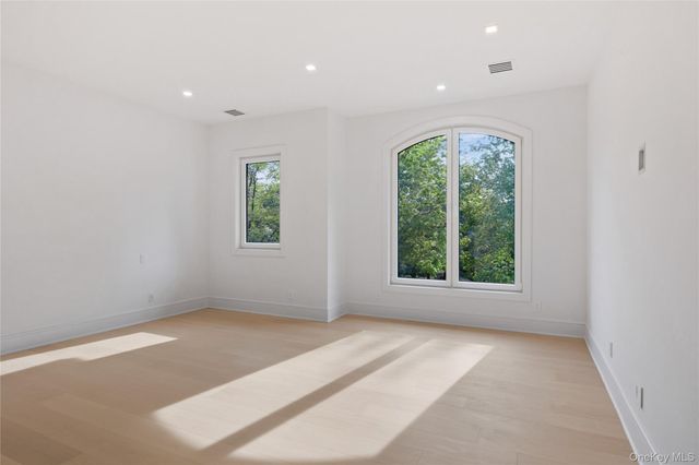 5 Somner Drive, Dix Hills, NY 11746