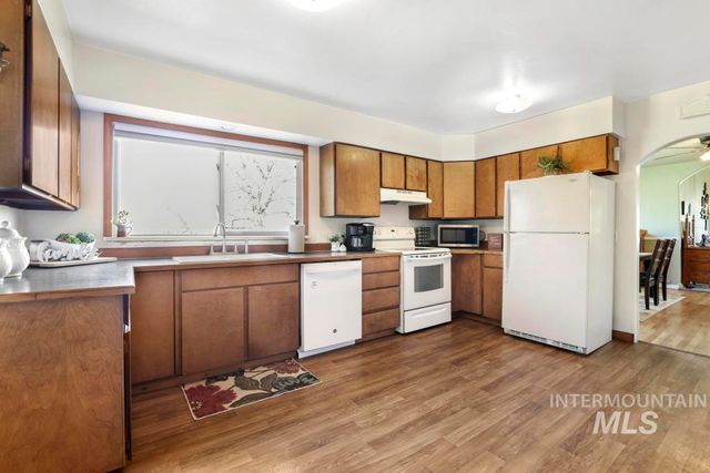 3985 N 2300 E, Filer, ID 83328