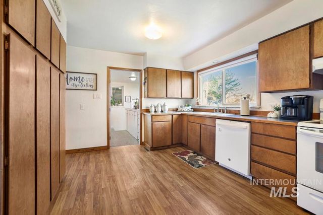 3985 N 2300 E, Filer, ID 83328