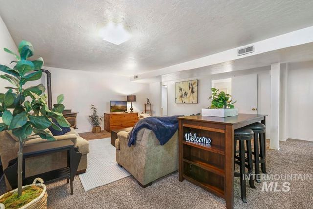 3985 N 2300 E, Filer, ID 83328