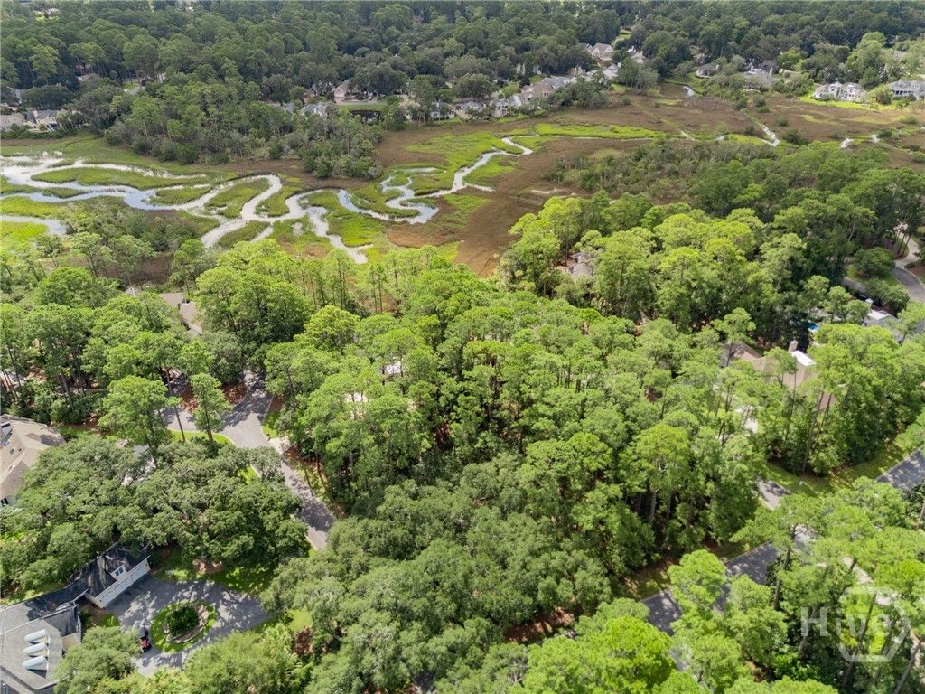 Image 6 of property listing at 1 Hasleiters Retreat, Savannah, GA 31411