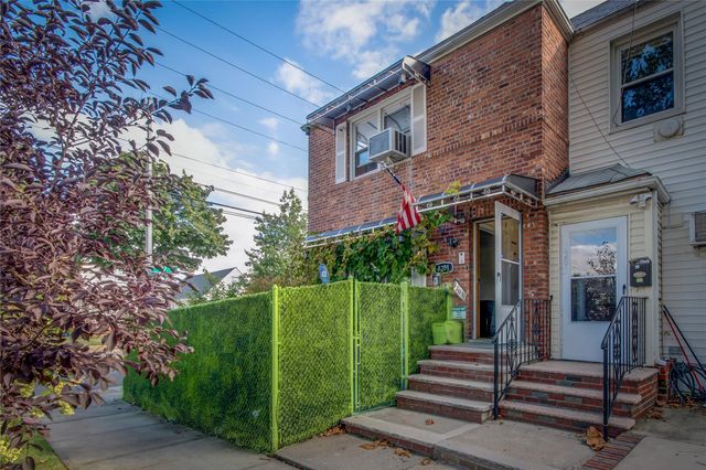 82-01 251 Street E, Bellerose, NY 11364