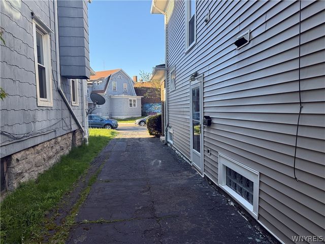 17 West Northrup Place N, Buffalo, NY 14214