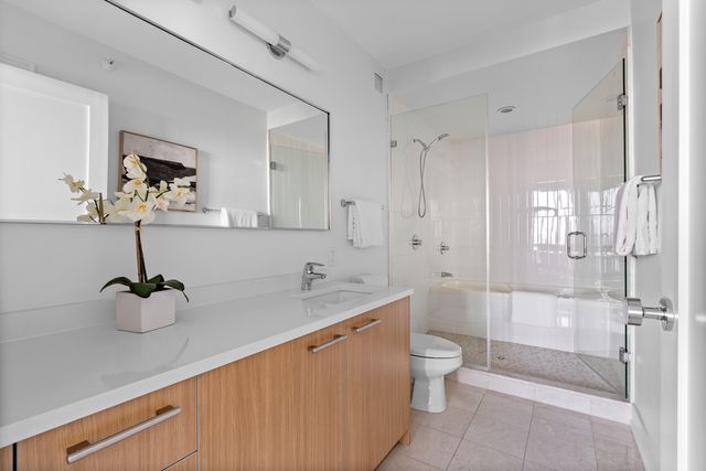 225 N Columbus Drive 6204, Chicago, IL 60601