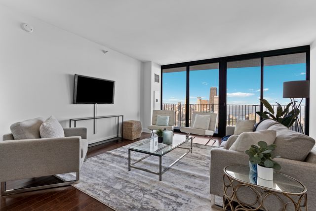 225 N Columbus Drive 6204, Chicago, IL 60601