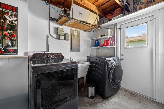 233 NW MADISON CIRCLE N, St Petersburg, FL 33702