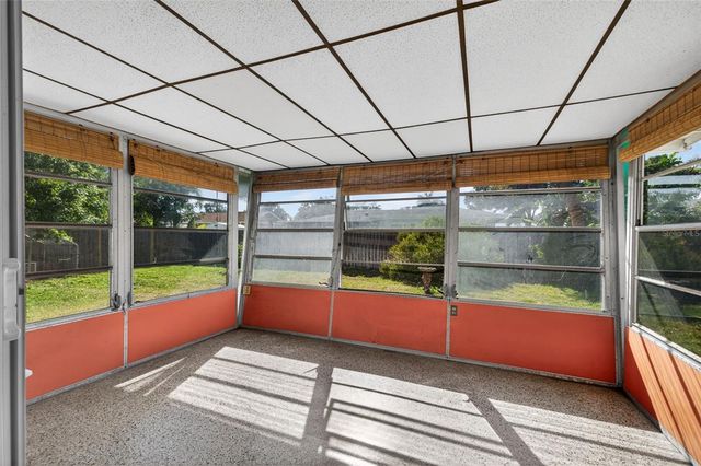 233 NW MADISON CIRCLE N, St Petersburg, FL 33702