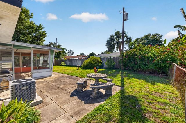 233 NW MADISON CIRCLE N, St Petersburg, FL 33702