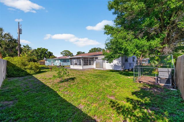 233 NW MADISON CIRCLE N, St Petersburg, FL 33702