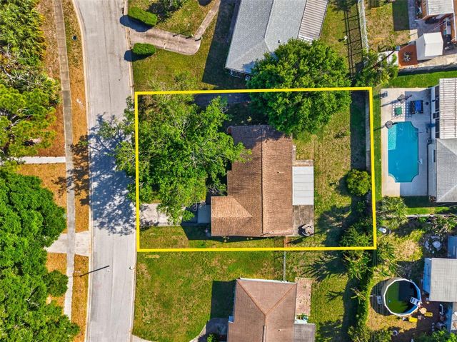 233 NW MADISON CIRCLE N, St Petersburg, FL 33702