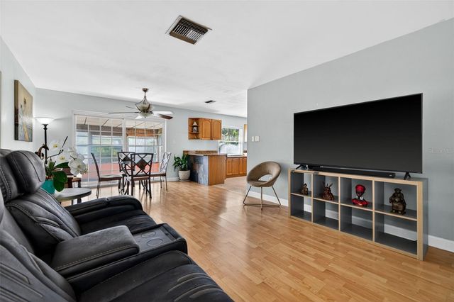 233 NW MADISON CIRCLE N, St Petersburg, FL 33702