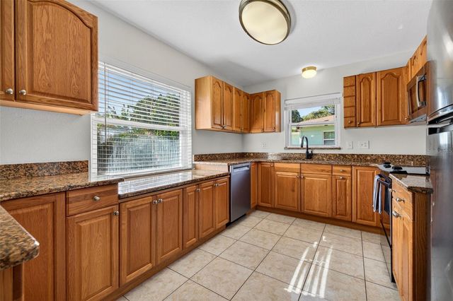 233 NW MADISON CIRCLE N, St Petersburg, FL 33702