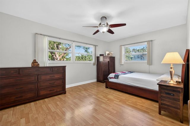 233 NW MADISON CIRCLE N, St Petersburg, FL 33702