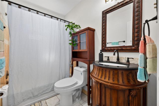 233 NW MADISON CIRCLE N, St Petersburg, FL 33702