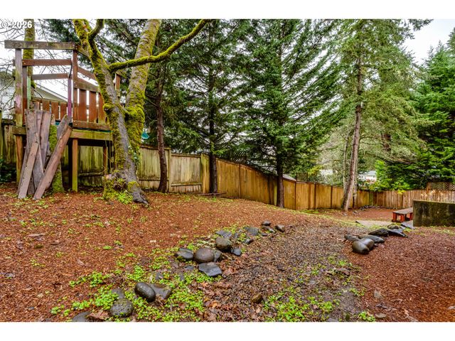 2665 E WILSHIRE Dr, Eugene, OR 97405