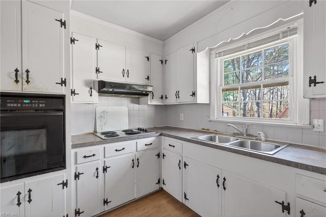 207 Beechwood DR, Suffolk, VA 23434