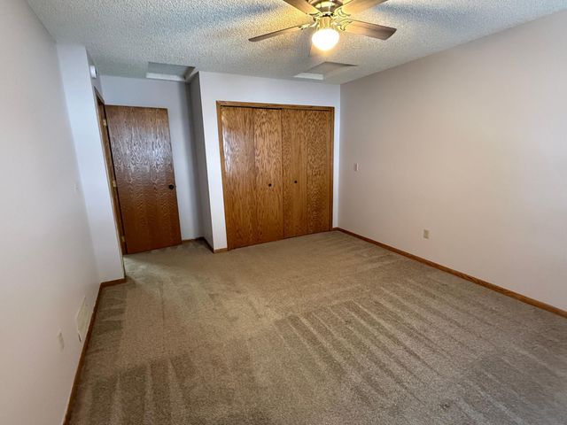 565 Skillman Avenue E, Maplewood, MN 55117