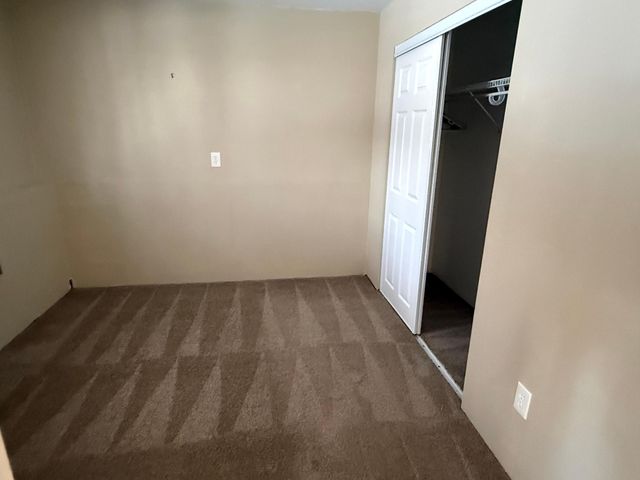 565 Skillman Avenue E, Maplewood, MN 55117