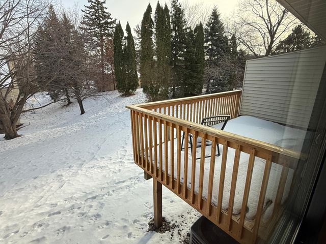 565 Skillman Avenue E, Maplewood, MN 55117