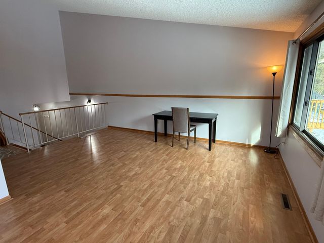 565 Skillman Avenue E, Maplewood, MN 55117