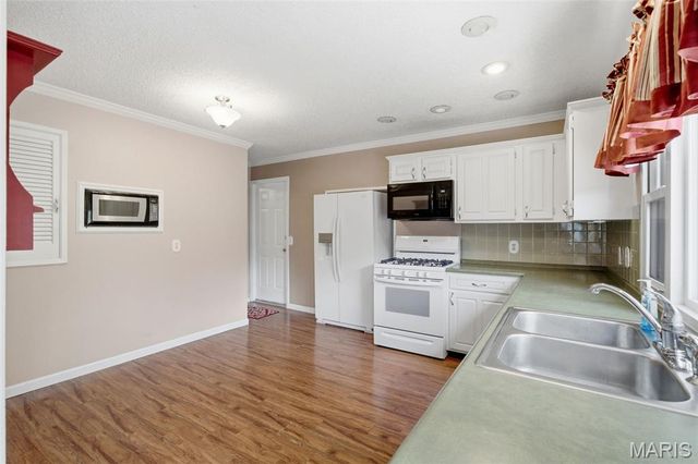 5615 Wieland Drive, St Louis, MO 63128