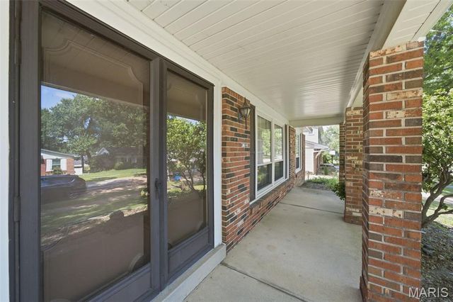 5615 Wieland Drive, St Louis, MO 63128