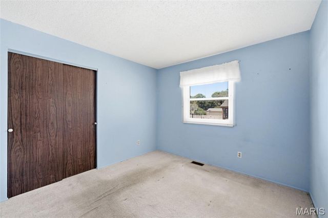 5615 Wieland Drive, St Louis, MO 63128