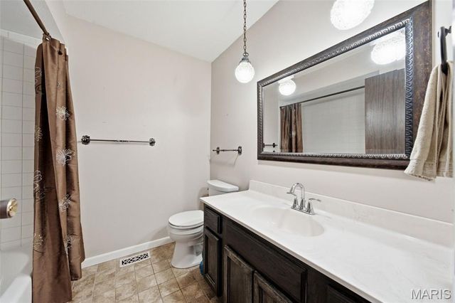 5615 Wieland Drive, St Louis, MO 63128