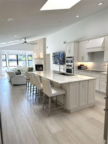 2 Alnwick Rd, Palm Beach Gardens, FL 33418