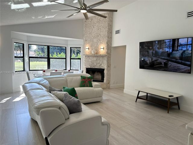 2 Alnwick Rd, Palm Beach Gardens, FL 33418