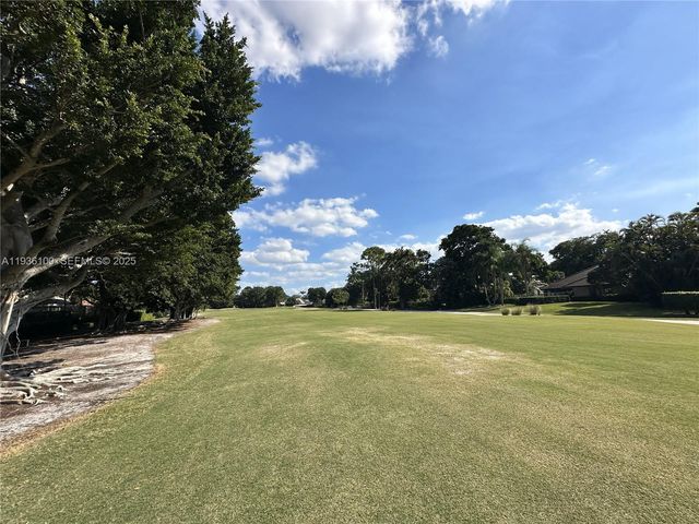 2 Alnwick Rd, Palm Beach Gardens, FL 33418