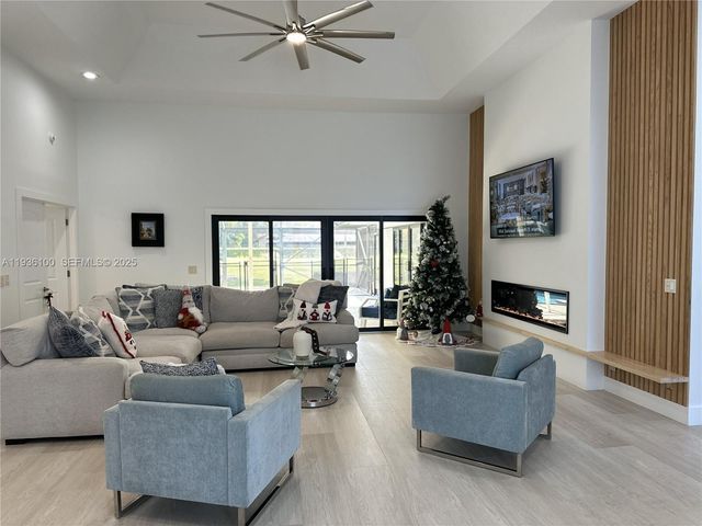 2 Alnwick Rd, Palm Beach Gardens, FL 33418