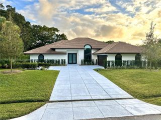 2 Alnwick Rd, Palm Beach Gardens, FL 33418