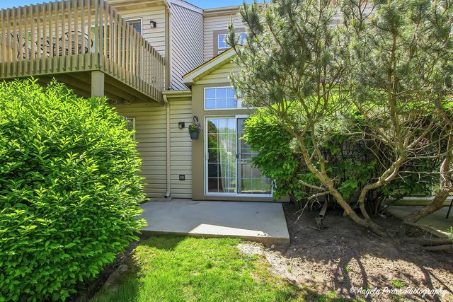 386 Crystal Ridge Drive 386, Crystal Lake, IL 60012