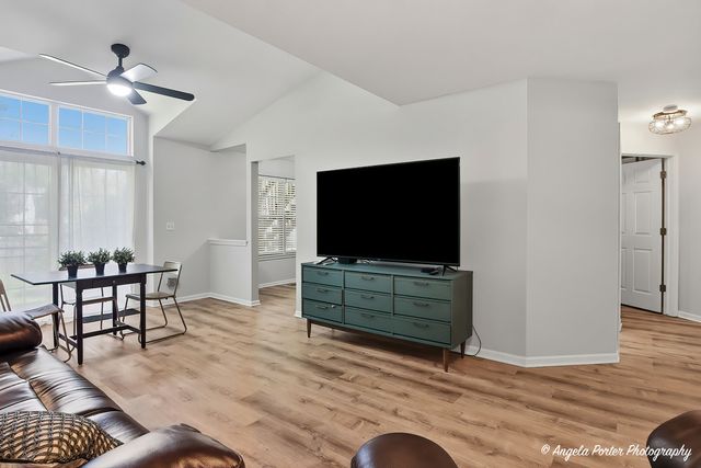 386 Crystal Ridge Drive 386, Crystal Lake, IL 60012